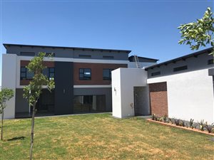 5 Bed House in Midstream Ridge Estate
