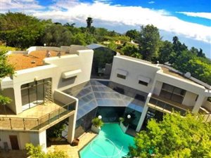 13 Bed House in Weavind Park