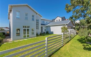 4 Bedroom House in Waterfall Country Village