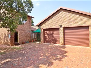 4 Bed House in Highveld