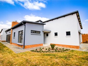 4 Bed Duet in Six Fountains Estate