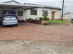 3 Bed House in Clare Estate