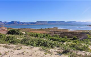 695 m² Land available in Flamingo Bay