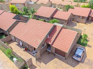 2 Bed Townhouse in Highveld