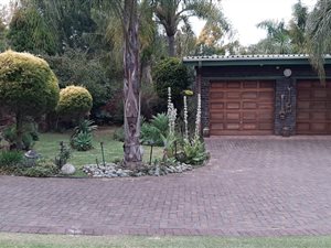 4 Bed House in Schuinshoogte