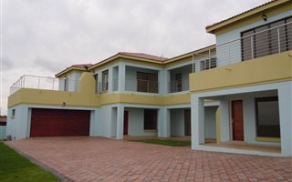 8 Bedroom House in Modelpark