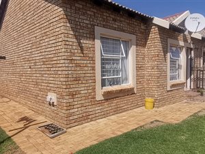 2 Bed Townhouse in Olievenhoutbosch
