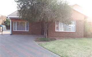 4 Bedroom House in Falcon Ridge