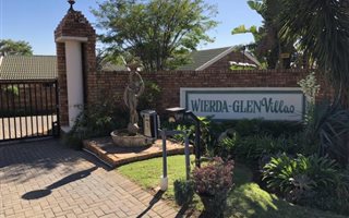 2 Bedroom Townhouse in Rooihuiskraal North