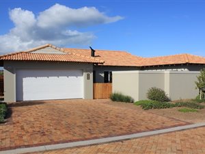 3 Bed House in Langebaan Country Estate