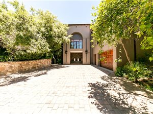 5 Bed House in Bryanston