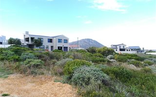621 m² Land available in Perlemoenbaai