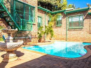 8 Bed House in Newlands