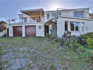 4 Bed House in Bettys Bay