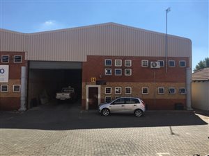 495 m² Commercial space in Gateway Industrial Park