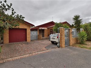 3 Bedroom House in Gordons Bay Central