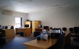 94 m² Commercial space in Bellville Central