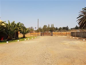 15000 m² Commercial space in Bredell AH