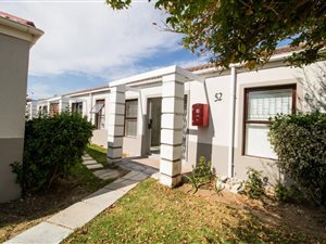 2 Bed Apartment in Gordons Bay Central