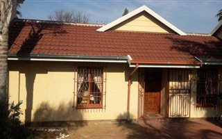 3 Bedroom House in Van Riebeeck Park