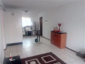 2 Bed Flat in Montclair