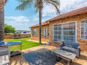 2 Bed Townhouse in Bromhof