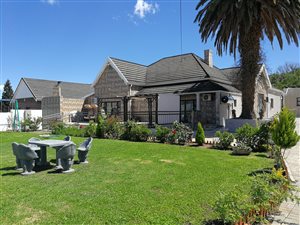 5 Bed House in Top Town