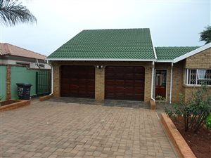 4 Bed House in Montana Park