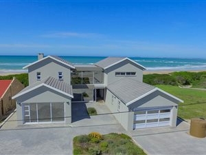 5 Bed House in Paradise Beach