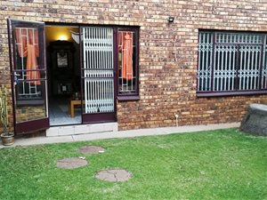 2 Bed Cluster in Pierre van Ryneveld