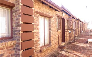 2 Bedroom Townhouse in Olievenhoutbos