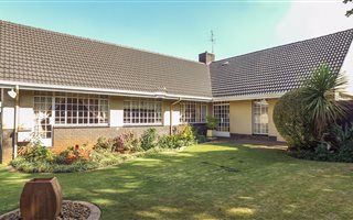3 Bedroom House in Van Riebeeck Park