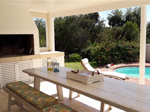 1 Bed Apartment in Hunters Home