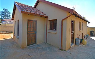 3 Bedroom House in Chloorkop