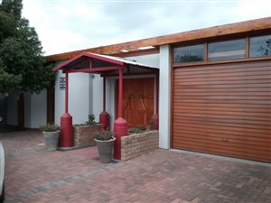 3 Bed House in Van Riebeeck Park