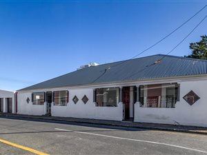 3 Bed House in Strand Central