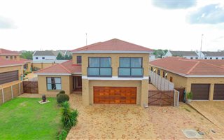 5 Bedroom House in Sonstraal Heights