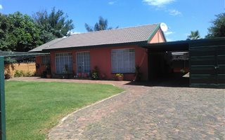 3 Bedroom Garden Cottage in Kempton Park Central