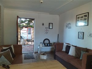 5 Bed Townhouse in Paarl Central East