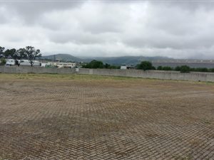 1.6 ha Land available in Dal Josafat
