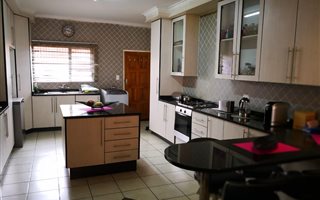 8 Bedroom Apartment in Lenasia