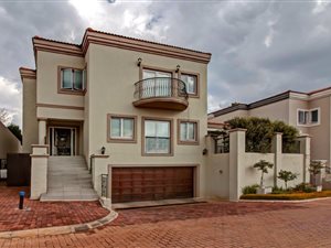 4 Bed House in Hyde Park