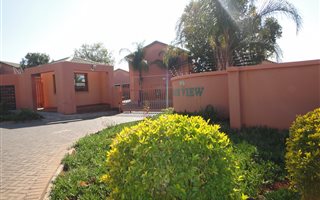 2 Bedroom Apartment in Geelhoutpark