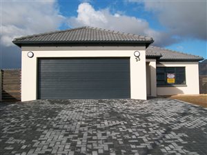 3 Bed House in Fairview Golf Estate
