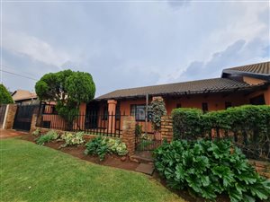 4 Bed House in Klipspruit West