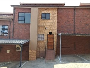 3 Bed Townhouse in Helderkruin