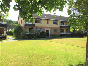 2 Bed Apartment in Bergvliet