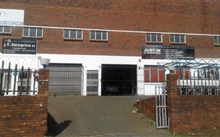 943 m² Industrial space in Jacobs