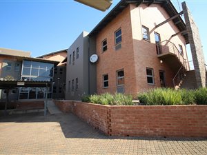 125 m² Commercial space in Hazeldean (Silverlakes Surroundings)