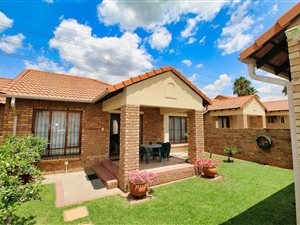 2 Bed Townhouse in Crescent Wood Country Estate